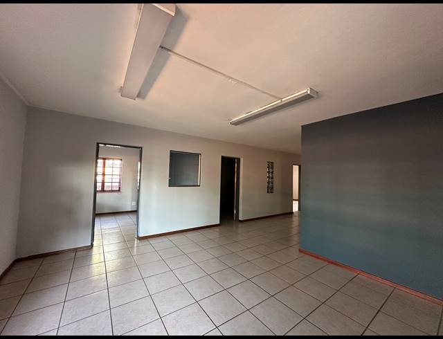 100.50M² OFFICE TO LET IN HIGHVELD